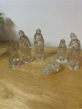Source Unknown Clear Glass Nativity Figurine Set